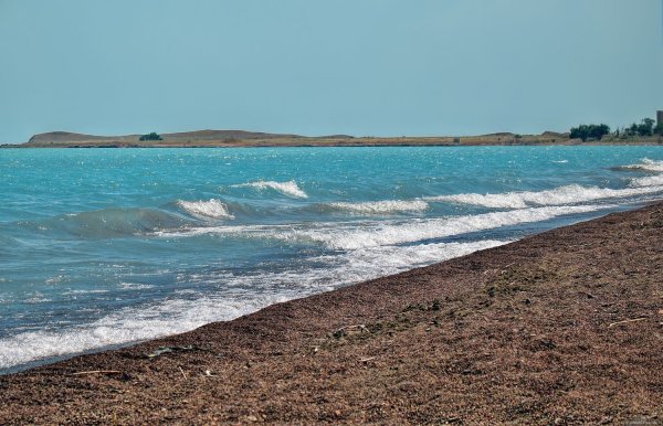 Город Балхаш Казахстан и озеро