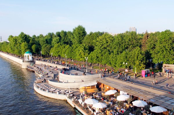 Набережная в ЦПКИО им. Горького в Москве