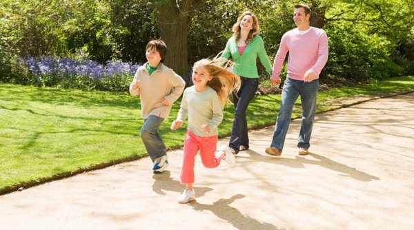 Прогулка в парке с детьми