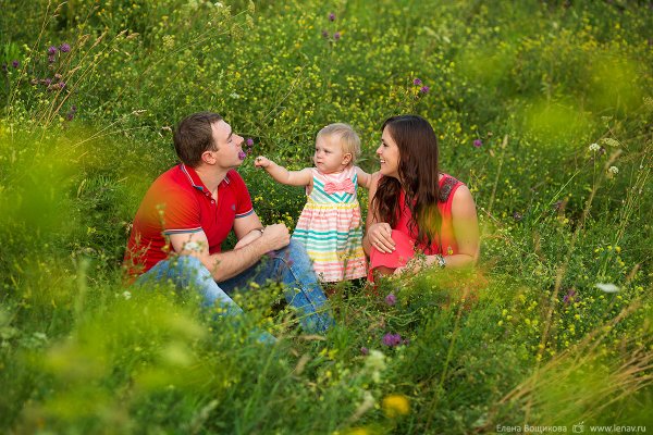 Семья на прогулке