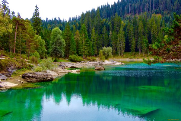 Небольшое озеро