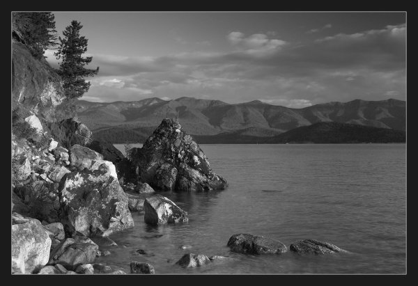 Озеро Байкал чб