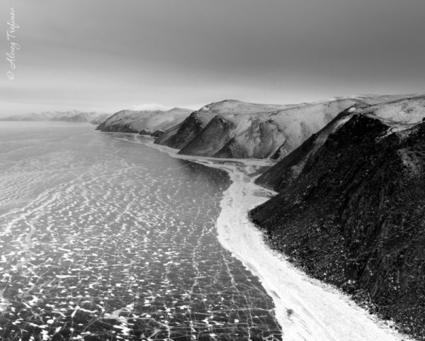 Озеро Байкал чб