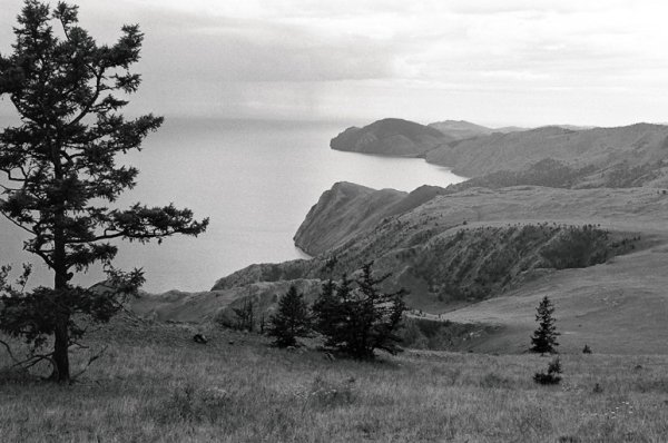 Озеро Байкал чб