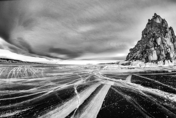 Байкал черно белый