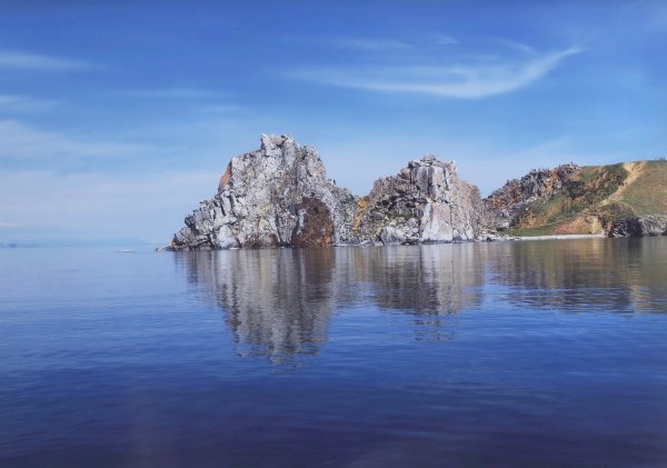 Озеро Байкал шаман камень