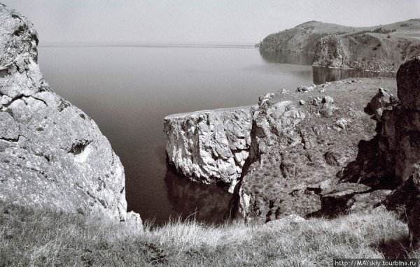 Озеро Байкал черный белого