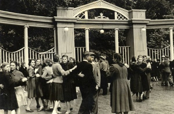 Танцплощадка СССР 70х в парке