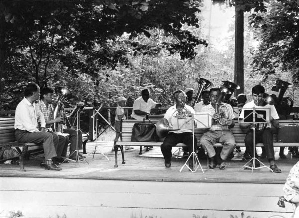 Духовой оркестр в парке танцы СССР