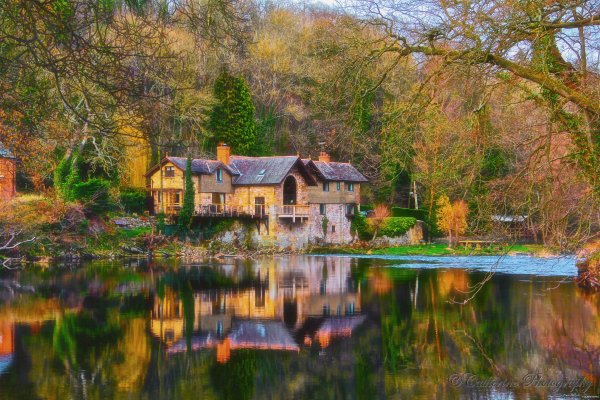 Домик у реки в Йёльстере. Норвегия