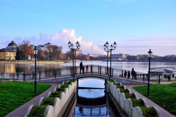 Летнее озеро Калининград