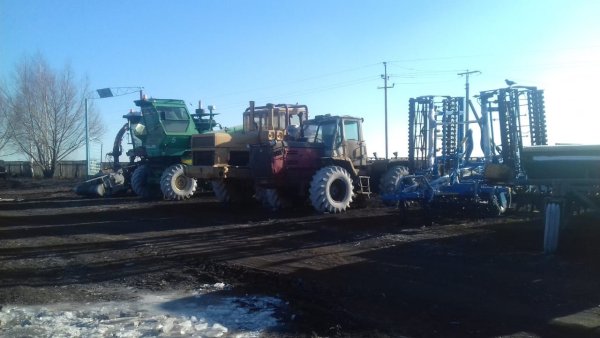 Машинно-тракторный агрегат к-701 с КПШ-9