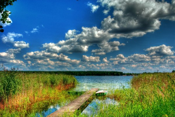 Берег реки озера