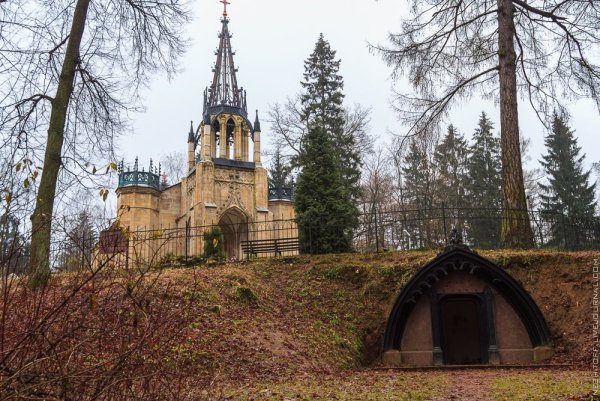 Шуваловский парк Церковь Петра и Павла