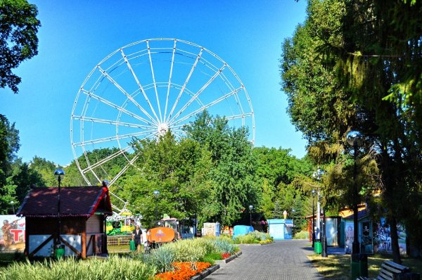 Гагаринский парк Симферополь колесо обозрения