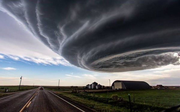 Торнадо в небе