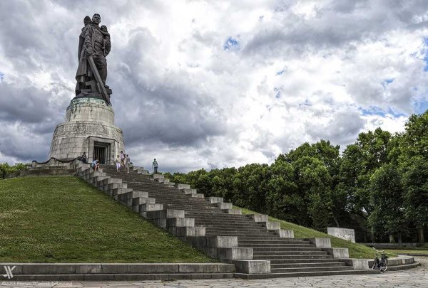 Трептов-парк мемориал советским солдатам в Берлине