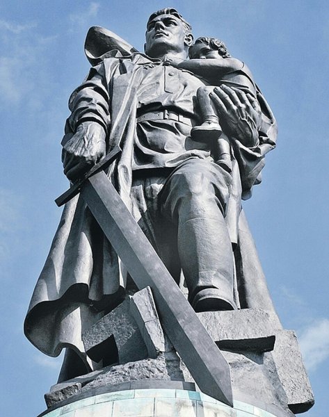 «Воин-освободитель» в Берлине Вучетича