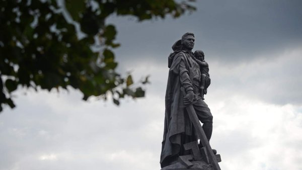 Воин-освободитель Трептов-парк Берлин