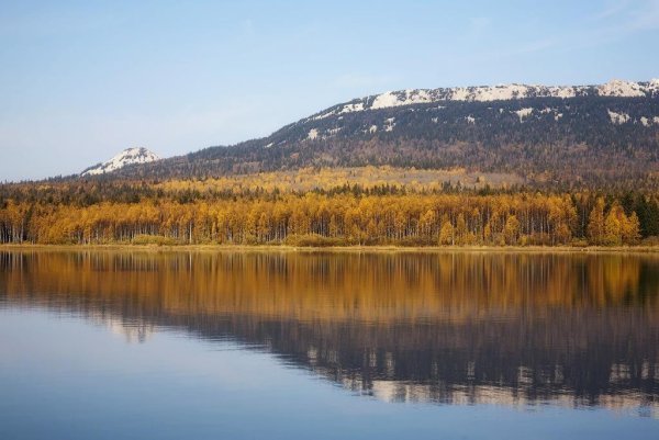 Зюраткуль осень гора