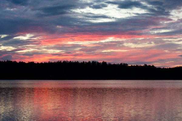 Закат над озером