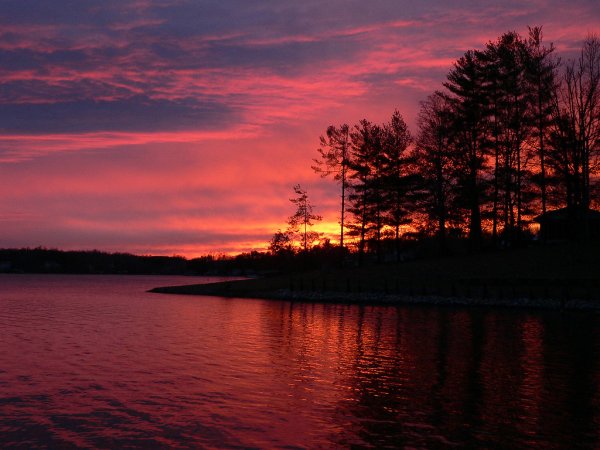 Закат на озере