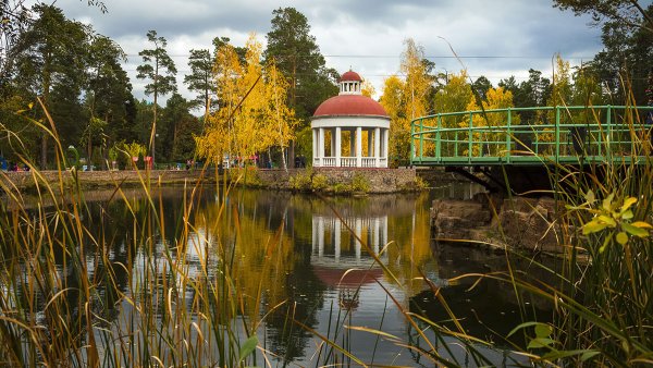 Парк Гагарина осенью Челябинск