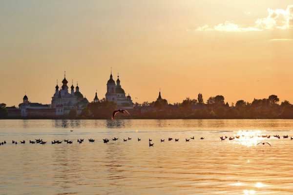 Ростов Великий вид с озера Неро