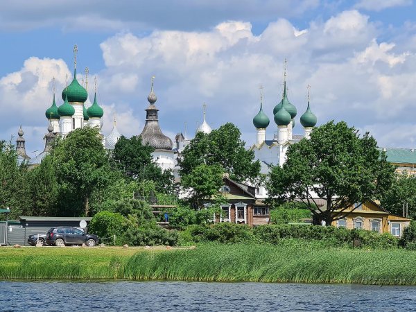 Церковь у озера Наро Ростов Великий