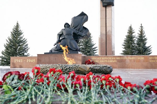 Вечный огонь Уфа парк Победы