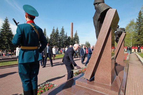 Вечный огонь Уфа парк Победы