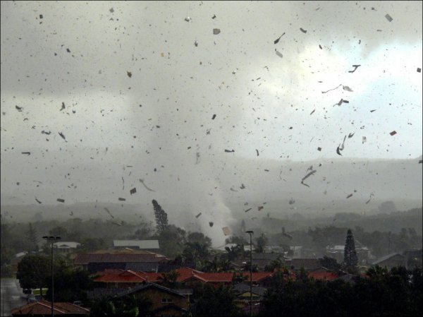 Ураганный ветер в городе