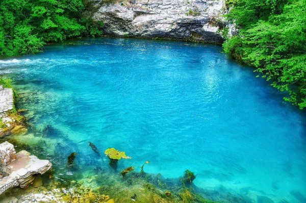 Голубое озеро Абхазия