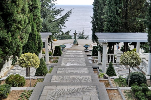 Парк Парадиз в Партените Крым