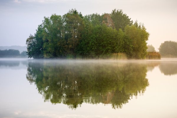 Зеркальный озеро зеркальное