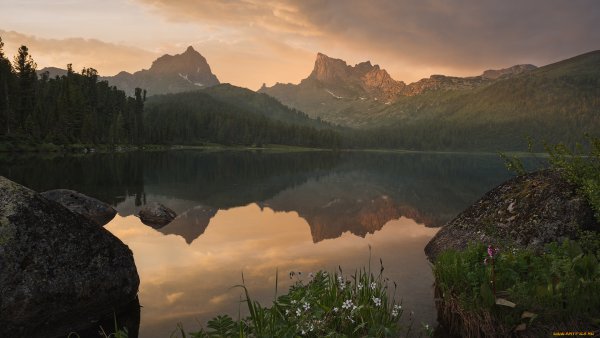 Озеро светлое Ергаки