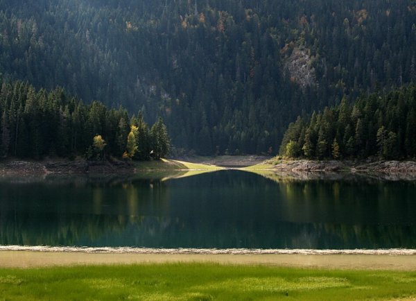 Черное озеро Россия