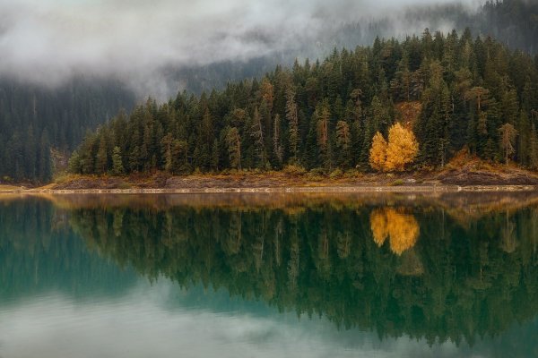 Черное озеро Россия