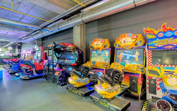 Maza Park, Санкт-Петербург, Бухарестская улица