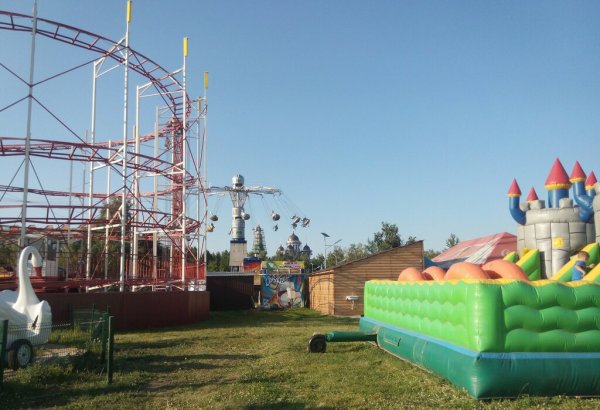 Парк Арлекино колесо обозрения