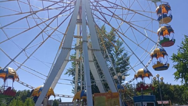 Парк Арлекино Барнаул американские горки