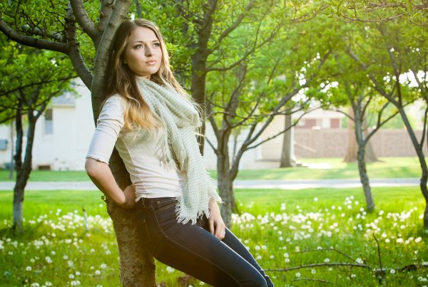 Красивые девушки в парках