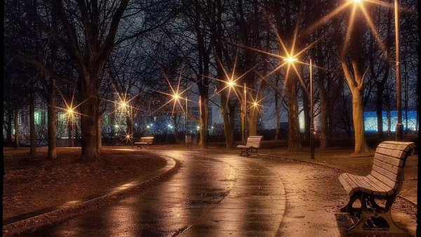 Аллея с фонарями