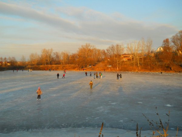 Каток на реке