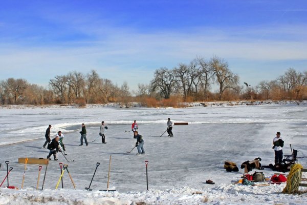 Хоккей на пруду