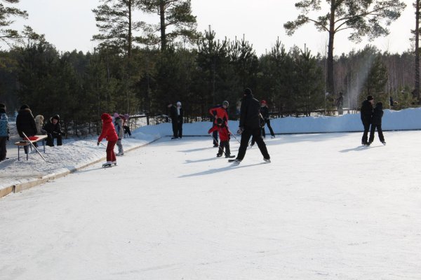 Ледяной каток на природе