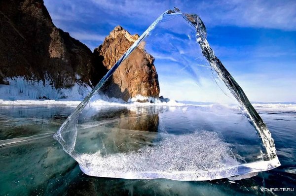 Озеро Байкал лед