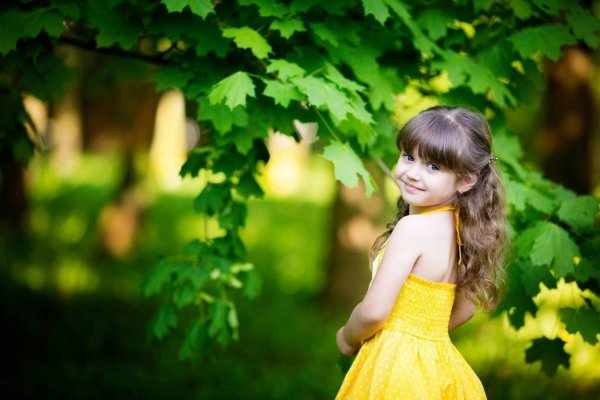 Девочка летом