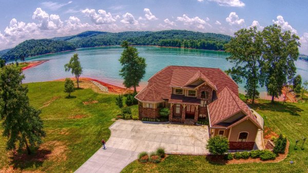 Дом у озера