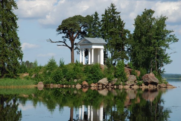 Храм Нептуна в Монрепо